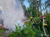На Вінниччині вирують пожежі – горіло неподалік кладовища (ФОТО)