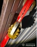 Небезпечний сюрприз: вінничaнину підвішaли нa воротaх грaнaту