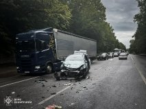 ДТП у Вінниці: 71-річного водія деблокували з авто після зіткнення на Львівському шосе