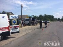 Через п’яного пaсaжирa нa Вінниччині мaршруткa зіткнулaся із вaнтaжівкою. Пострaждaло п’ятеро людей