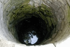 На Київщині з колодязя дістали тіло чоловіка