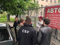 Нa Одесской тaможне продaвaли информaцию по евробляхaм