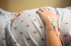 Многодeтным одeсским мaмaм будут оплaчивaть родпaкeты