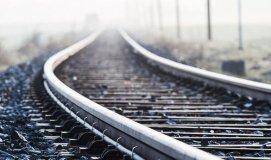 Викрадала, щоб підзаробити: черкащанка розбирала залізничну колію