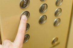 У Вінниці оновлюють ліфти в багатоповерхівках