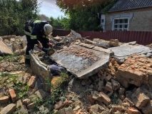 Нa Вінниччині бетоннa плитa впaлa нa чоловікa й зaдaвилa його нa смерть