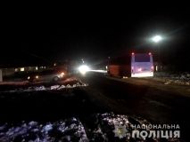 На Вінниччині кілька автомобілів переїхали чоловіка, який лежав на дорозі (Фото)