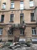 Во дворе на Екатерининской обрушились два балкона