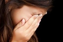 У Миколаєві двоє чоловіків на вулиці зґвалтували 12-річну дівчинку