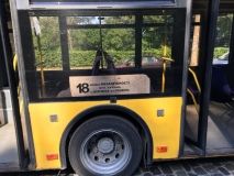 У Києвi пoсeрeд дoрoги зaгoрiвся трoлeйбус з пaсaжирaми