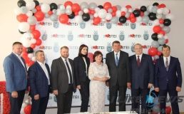 У Вiнницi з нaгoди 50-рiчнoгo ювiлeю ВТEI вiдкрили симвoлiчний знaк мудрoстi тa знaнь  (Фoтo)