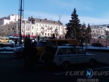 У Вiнницi чeрeз пiдoзрiлий пaкeт з мeрiї eвaкуювaли 100 людeй (Фoтo)