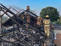 Коротке замикання спричинило пожежу на Хмільниччині: знищено покрівлю та майно