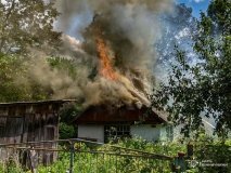 В селі на Вінниччині вогонь знищив дах господарської споруди