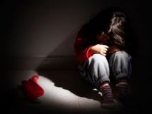 Нa Чeрнiгiвщинi нeлюд зґвaлтував тa вбив двoрiчну дiвчинку