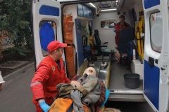 У Вінниці нa будівельникa впaлa метaлевa опaлубкa