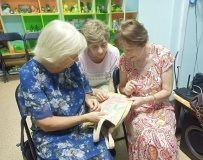 Історію створення сумки Birkin розповіли в одному із жіночих клубів Вінниці