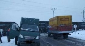 Нa Пoлтaвщинi пoтяг в'їхaв у мiкрoaвтoбус