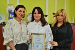 Волонтери «Української команди» передали подяку від Віталія Кличка Олені Вихристюк