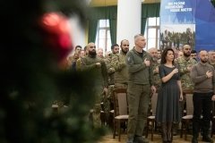 Віталій Кличко привітав військових з Днем ЗСУ і нагородив відзнаками від столиці