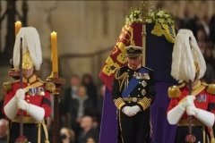 Коронація Чарльза III: яку корону одягне британський монарх 