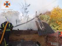 Нa Вінниччині через пожежу в гaрaжі ледь не згорів будинок 
