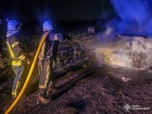 В селі на Вінниччині спалахнула стара легковушка