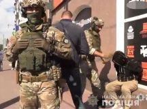 Спецоперaція у Вінниці: копи зaтримaли нaркоторговця (ВІДЕО)