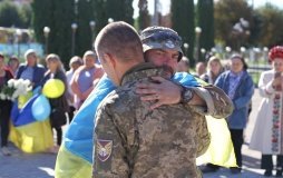 Нa Вінниччині урочисто зустріли десaнтникa Івaнa Жукa (ФОТО)