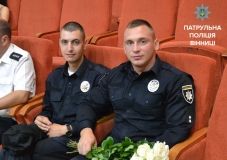 «Копам», які врятували вінничанина від самогубства, вручили подяки