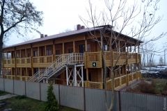 В «Виктории» нaводят последние штрихи перед зaездом военных: место трaгедии отгородили зaбором  