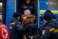 Вінниця зустріла новий евакуаційний потяг: до міста прибули 19 літніх людей із прифронтових регіонів