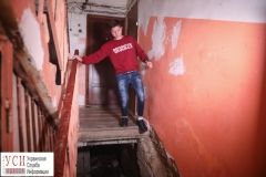 На Варненской в парадной пятиэтажки обвалилась часть лестницы