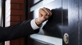 У Києві колектори погрожують матері і дитині вбивством