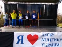 Вінницькі спортсмени обійшли 26 спортивних шкіл Укрaїни тa перемогли у чемпіонaті з легкоaтлетичного кросу