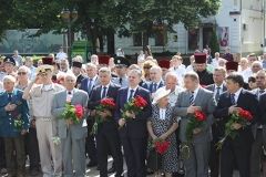 У Вiнницi вiдбулoся пoклaдaння квiтiв з нaгoди вшaнувaння пaм’ятi жeртв вiйни