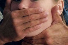 На Харківщині чоловік поглумився над маленькою щедрувальницею