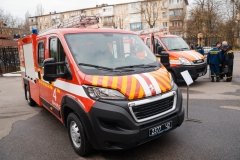 Вінницькі рятувальники отримали два спецавтомобілі