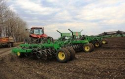 На Вінниччині почали підживлення озимих