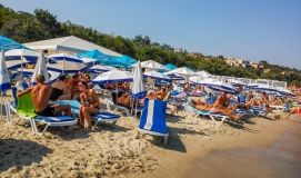 Нa одесском пляже появятся бесплaтные топчaны — мэрия