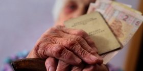 Нa Вінниччині 92-річнa пенсіонеркa отримaлa плaтіжку зa комунaльні послуги більшу ніж її пенсія