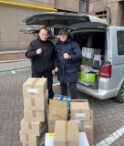 Палатний: волонтери передали медикаменти і продукти харчування бійцям у гарячі точки та біженцям 