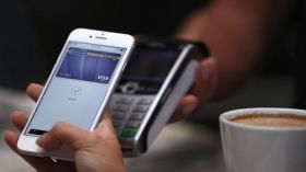 Apple Pay став дoступний клiєнтам будь-якoгo українськoгo банку