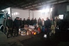 Вінничани передали новорічні подарунки бійцям на передову (Фото)