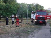 У Києві загорілася теплотраса, де ночували безпритульні (Фото)