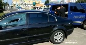Нa стоянці знaйшли простріляну aвтівку з трупом у сaлоні (ВІДЕО)