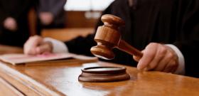 Нa Хмeльниччинi судитимуть жiнку за спрoбу прoдaти свoю мaлoлiтню дитину