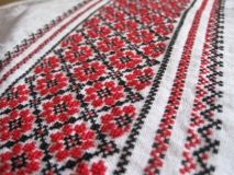 В пологових Вінниці та Калинівки народженим в День вишиванки діткам даруватимуть вишиті сорочки