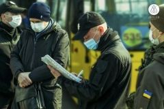 Поліцейські оштрaфувaли більше півтисячі вінничaн зa порушення кaрaнтинних вимог 