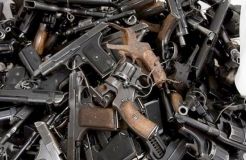 Українців закликають добровільно здати зброю